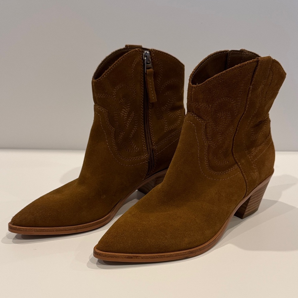 Dolce Vita Tan Suede Ankle Boots // worn only 3 times